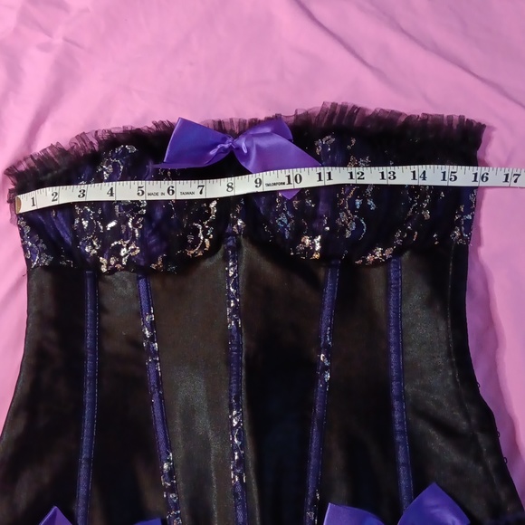 Black & Purple Sparkly Corset With Ruffke Trim (Asian XL) - Picture 9 of 15